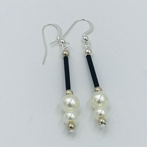 Sterling silver and pearl earrings - Picture 2 of 2